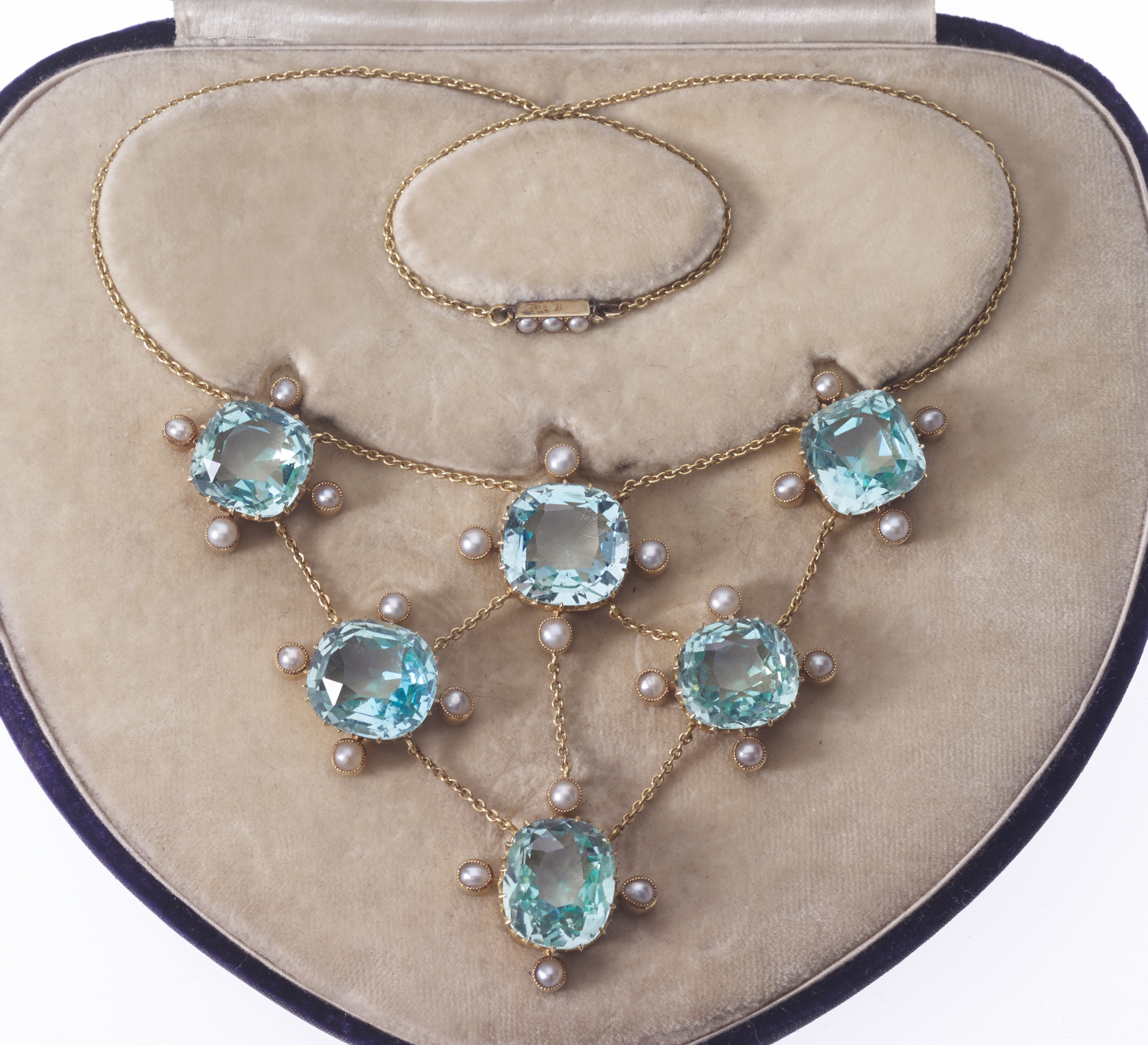 16-Mrs-Philip-Newman-Aquamarine-Necklace-in-box