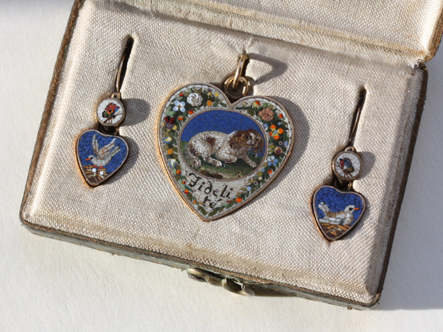 About the Italian micro mosaics