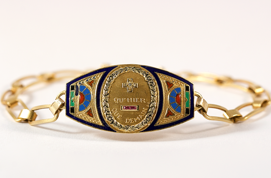 Tiphaine Brajeux, antique dealer 2.0 in jewelry