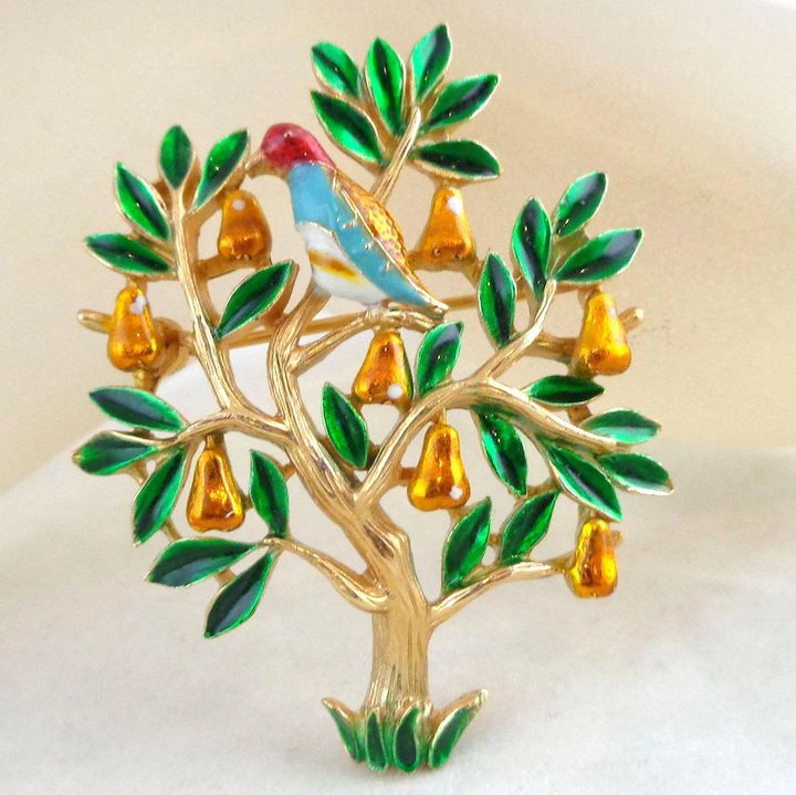 a partridge in a pear tree 